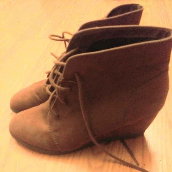 Steve Madden lace up wedge booties - Picture 3 of 4